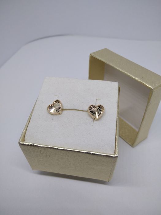 Złote kolczyki wkrętki błyszczące serduszka złoto 585   574