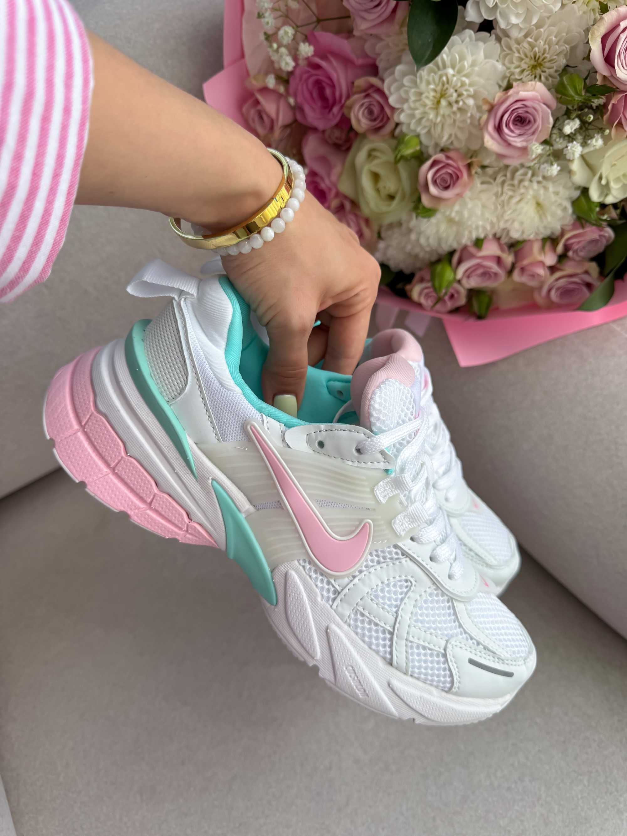 38р 41р Кросівки Nike V2K Runtekk White Pink найк білі блакитні рожеві