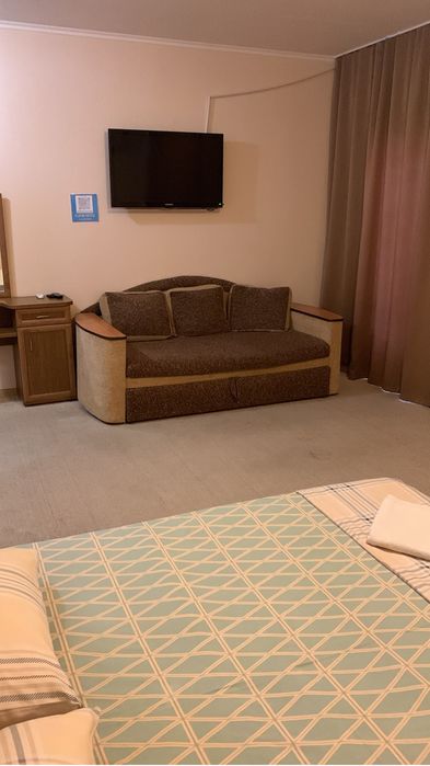 Отель на березі Дніпра