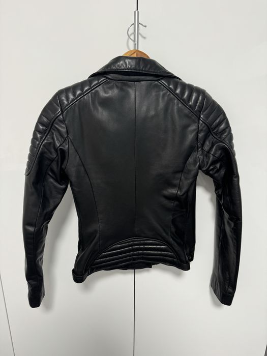 Жіноча шкіряна куртка