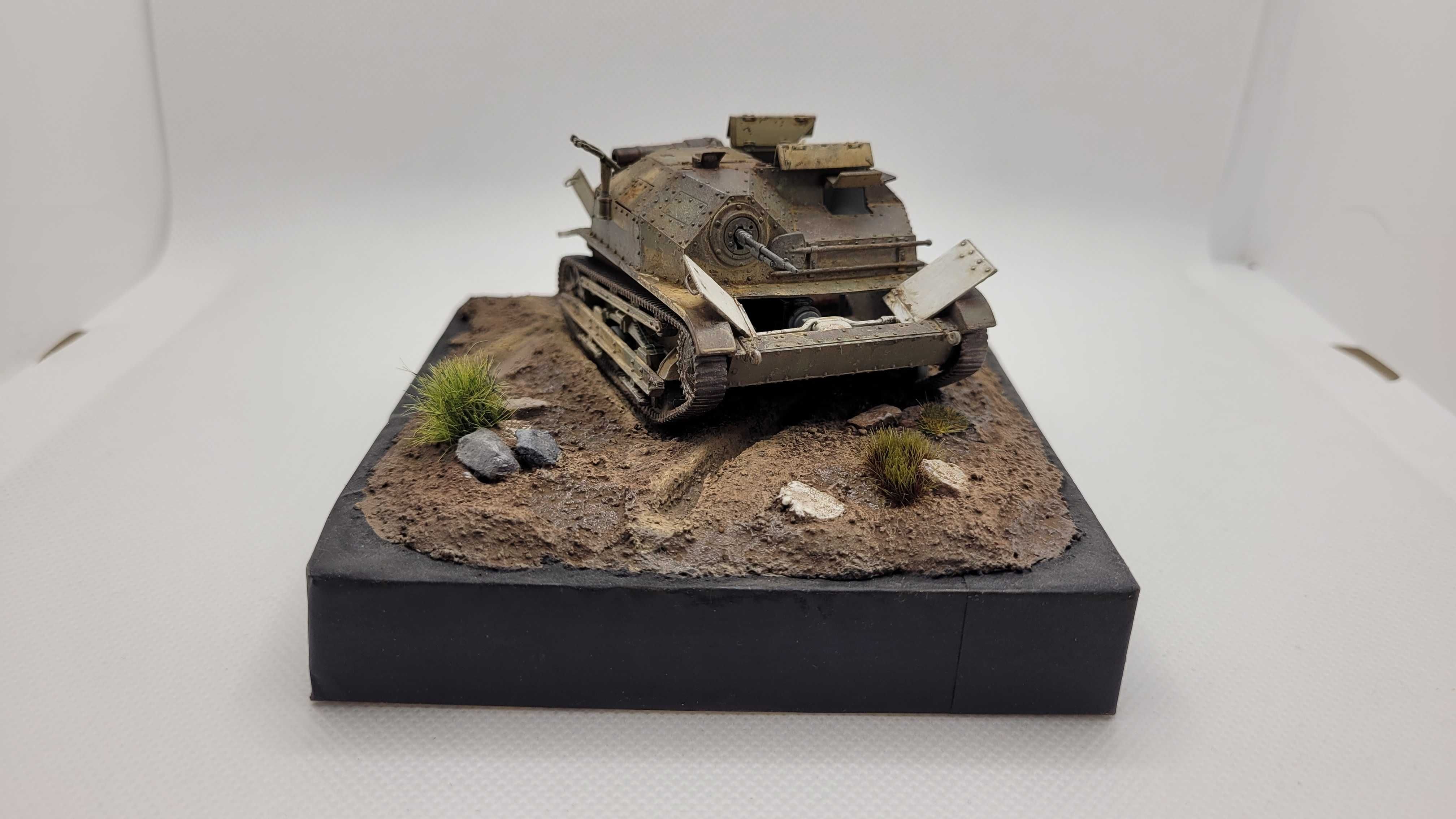 Gotowy model  wraz z podstawką TKS IBG 1/35