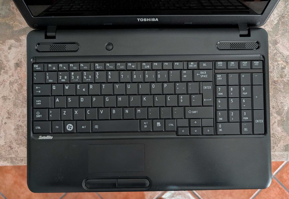 Toshiba Satellite C660 (for parts) + power adapter64551420713603122