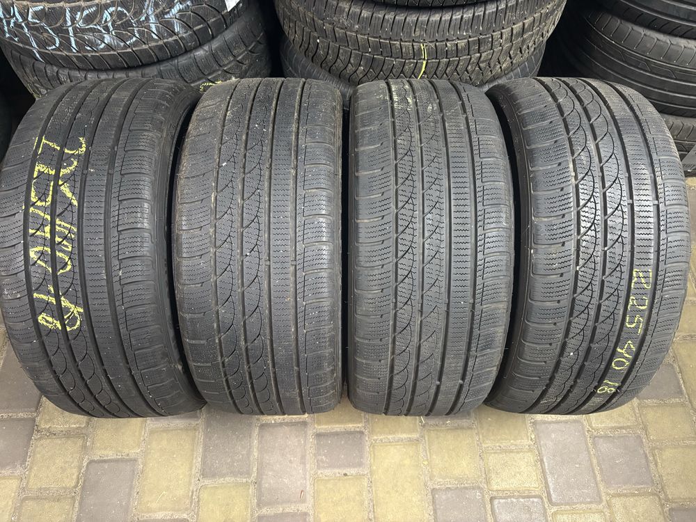 Шини зимові R18 225/40 4шт.(ціна за скат)2019рік