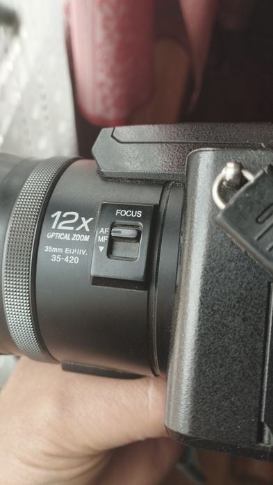 Продаеться lumix  FZ10 leica