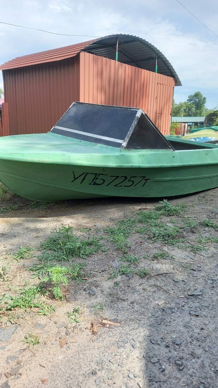 Продам човен Крим с двигуном