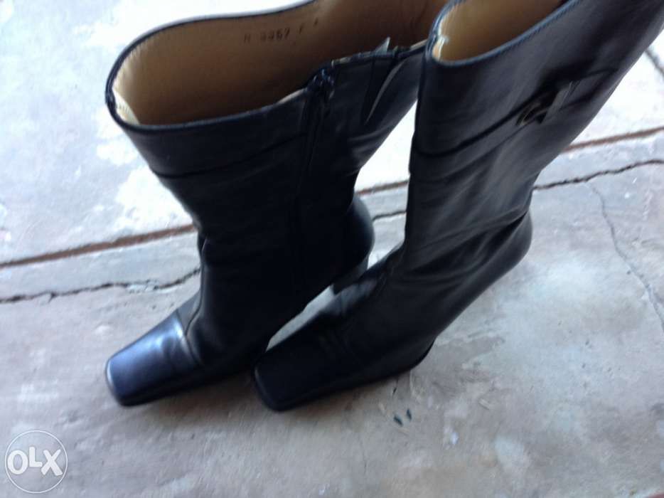 Botas cano alto - Marca Charles cor preto