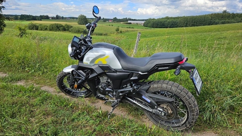 Motocykl Zontes GK 125. Naked / scrambler.