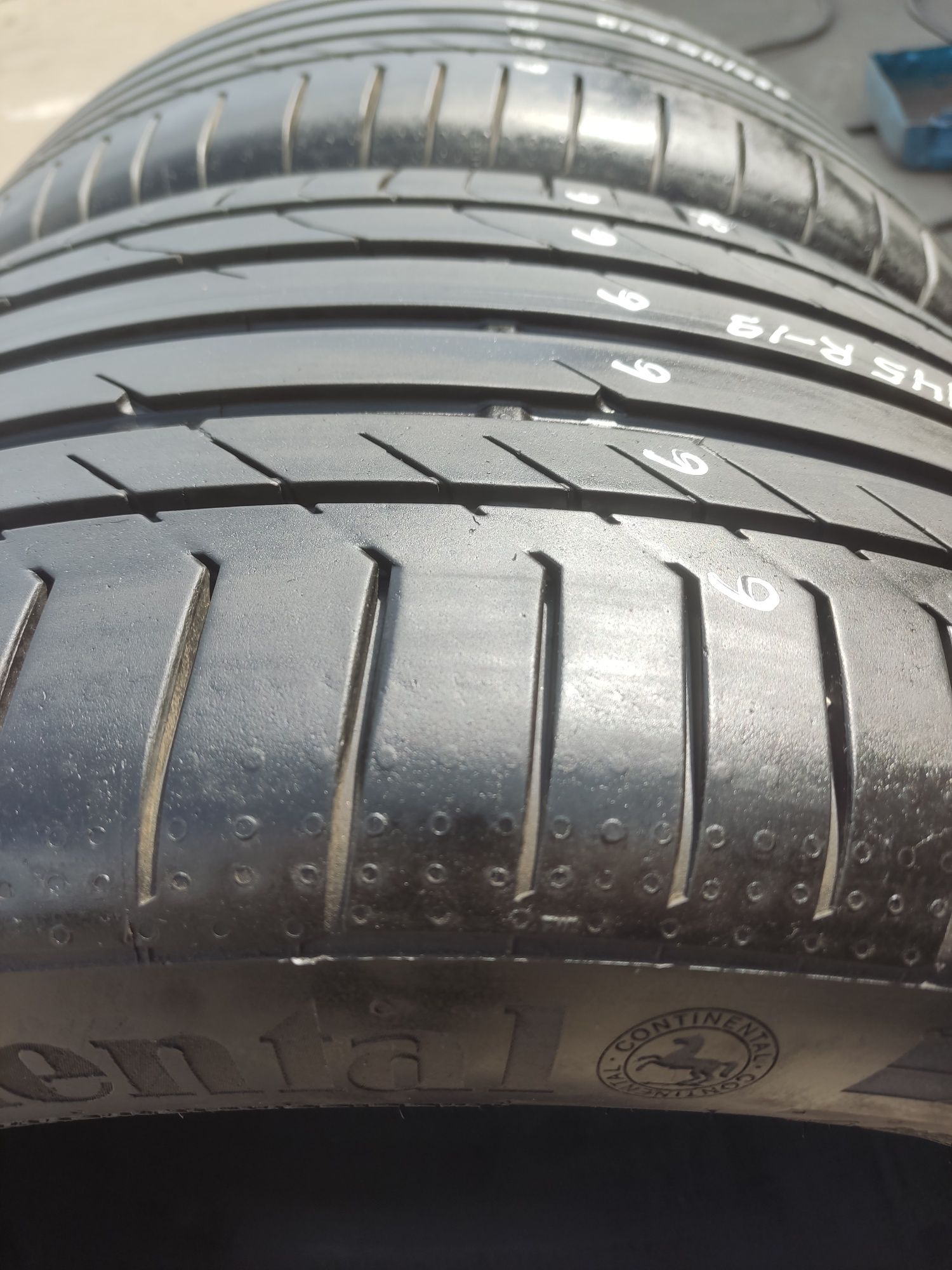 285/45 R-19 Continental