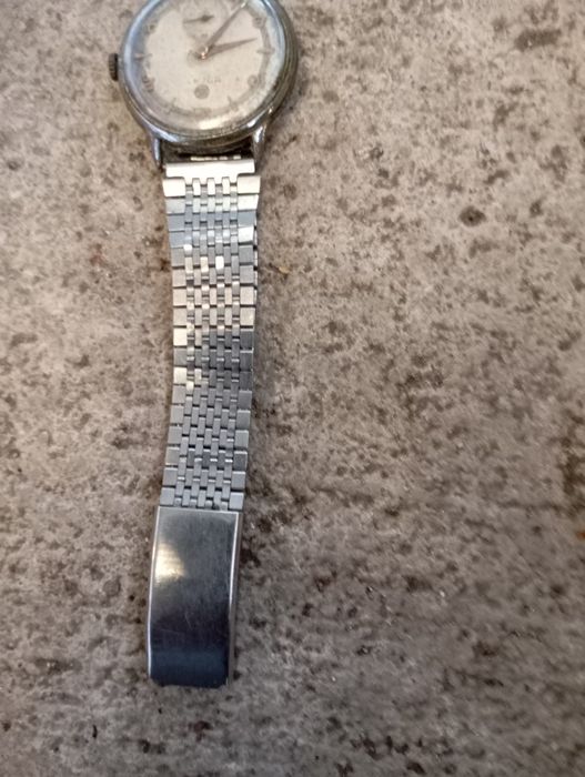 Vendo este relógio muito bonito bom estado a trabalhar muito bem