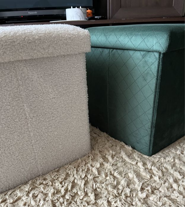 Dwie pufu dekoracyjne