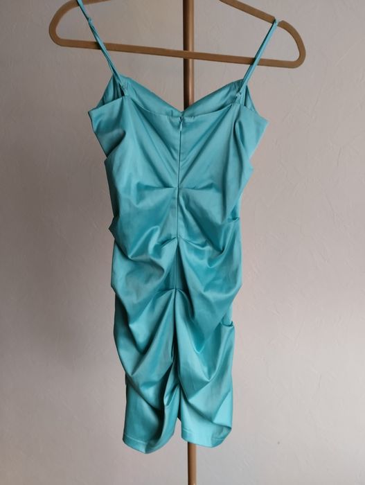 Satynowa sukienka 36