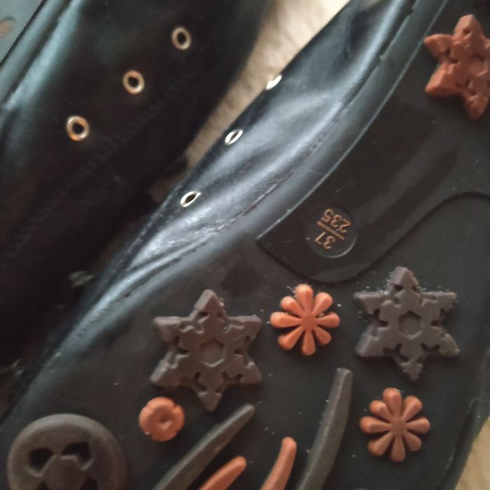 Czarne buty Julia Monti skóra naturalna 37 na rzep ćwieki wygodne okaz