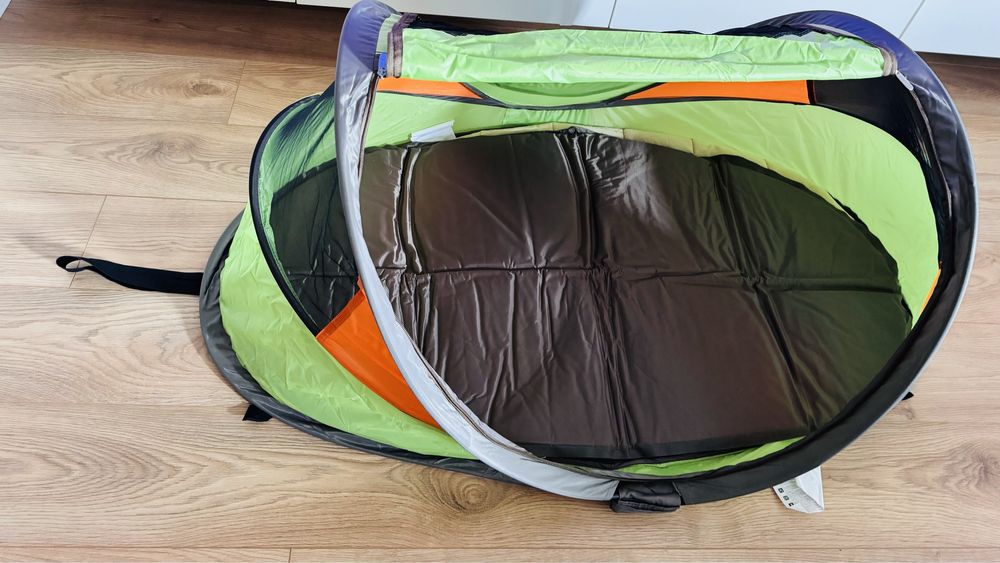 Cama de viagem como nova