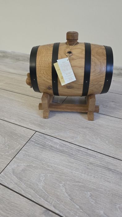 Dębowa beczka na alkohol