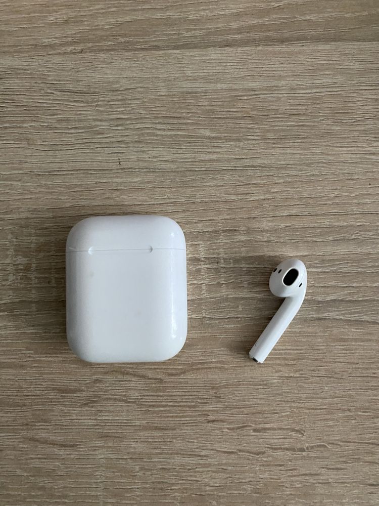 sluchawka airpods z pudelkiem