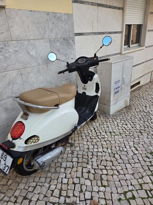 Mota acelera pneus novos