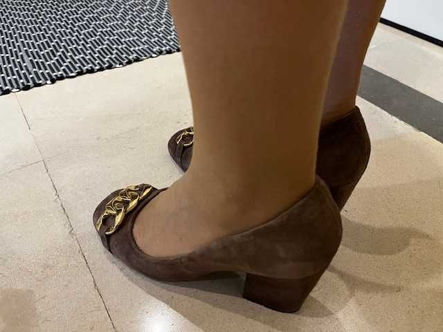 Sapatos de Senhora em Camurça Castanha