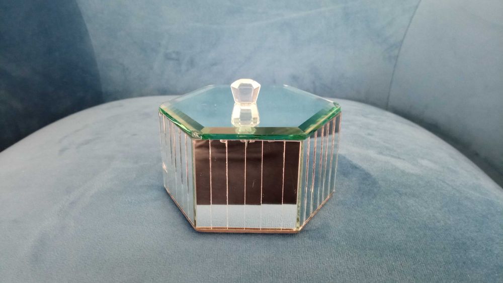 Szkatułka na biżuterię