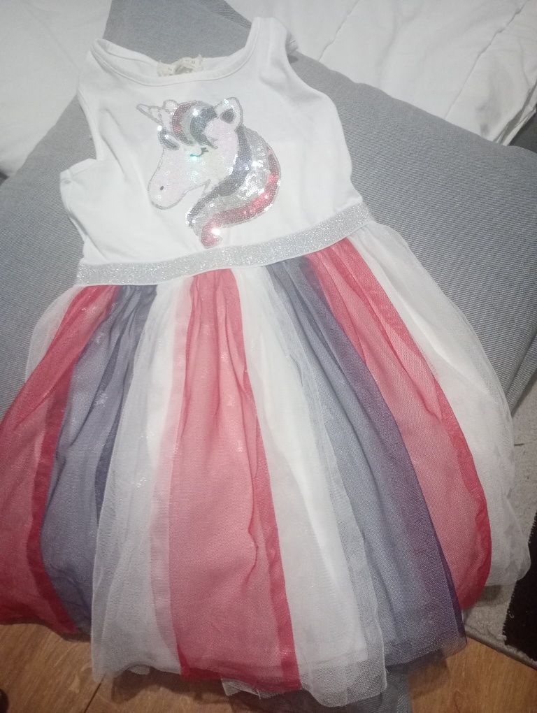 Sukienka z jednorożcem