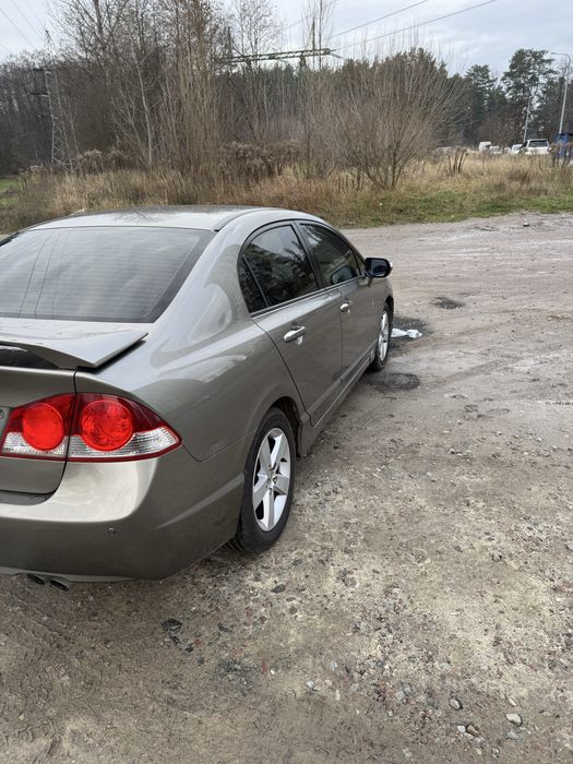 Живий сівік. Друга машина в сімї  їздила дівчина.