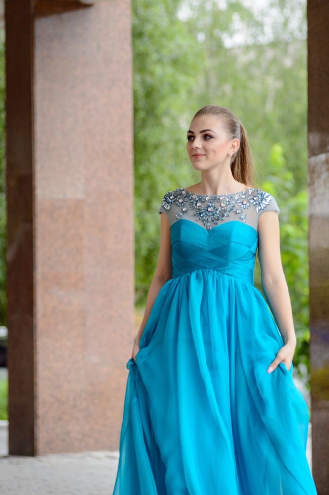 Вечернее выпускное синее платье в пол, с кристаллами swarovski