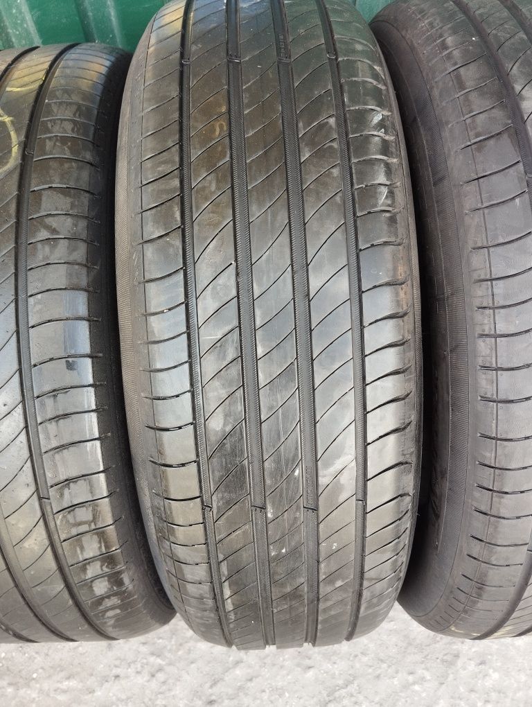 Пара літніх шин Michelin 215/65/17