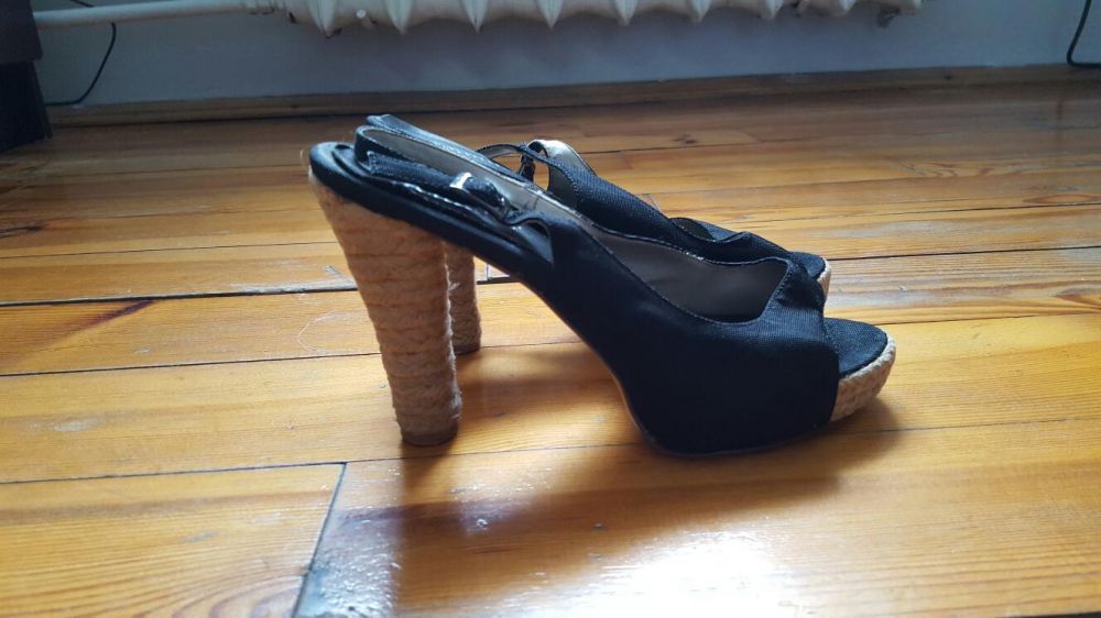 Czarne sandałki na slupku espadryle 37