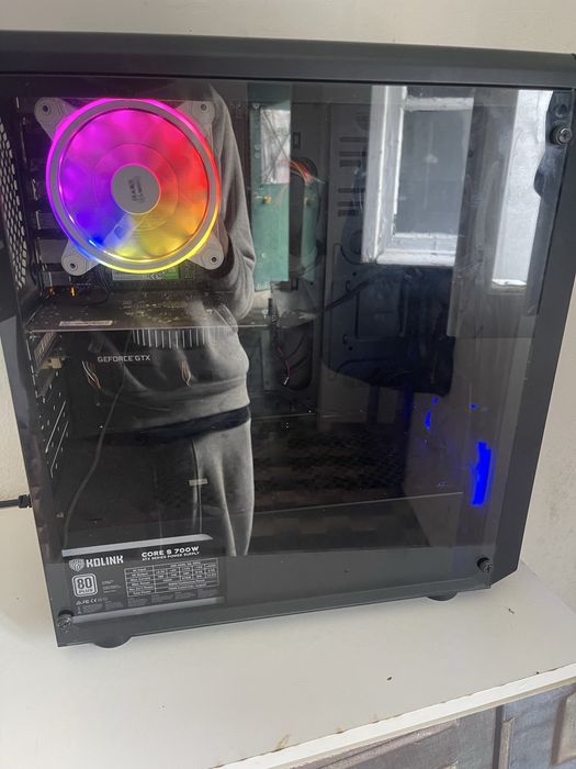 Torre gaming e teclado razer com rato