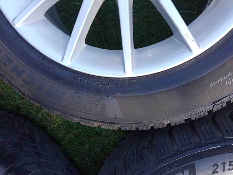 Oryginalne felgi 5x108 Volvo z oponami zimowymi 215/55 R16