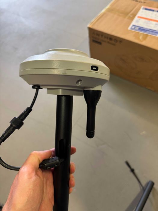 Robot koszący AI ANTHBOT Genie 3000 – bezprzewodowa kosiarka do 3600m2