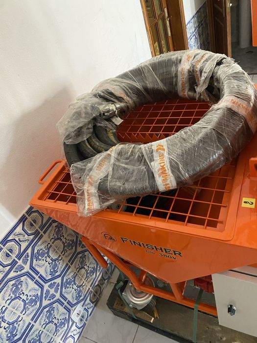 Alugamos máquina de estuque (reboco projetado)  40€Dia