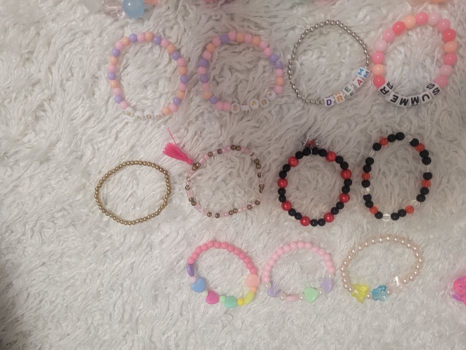 Bransoletki dla dziewczynki. Cena za 30 szt..