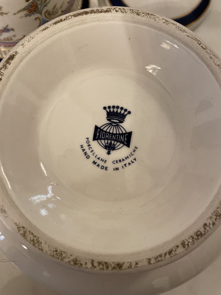 Duas Pecas de Porcelana Italiana - Decorativas