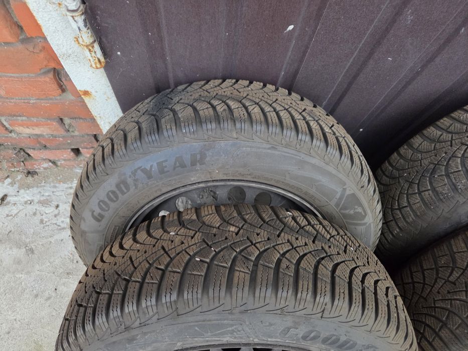 Зимова гума Goodyear Ultragrip 91Т 195/65 r15