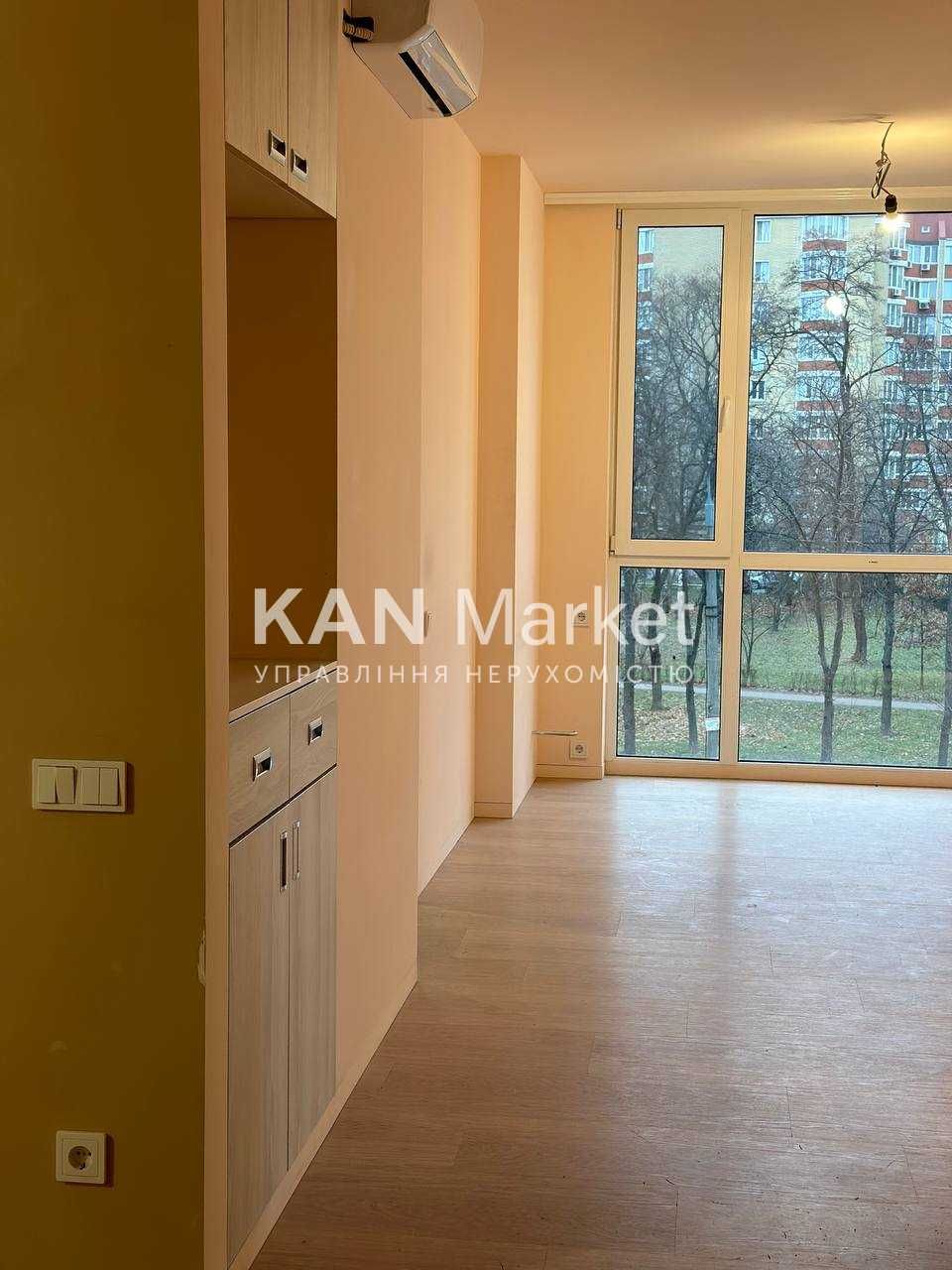 Продаж 3к квартири 95 м² з ремонтом у Файна Таун