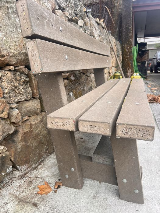Banco de Jardim Reciclável – Dura uma vida! Sem manutenção!