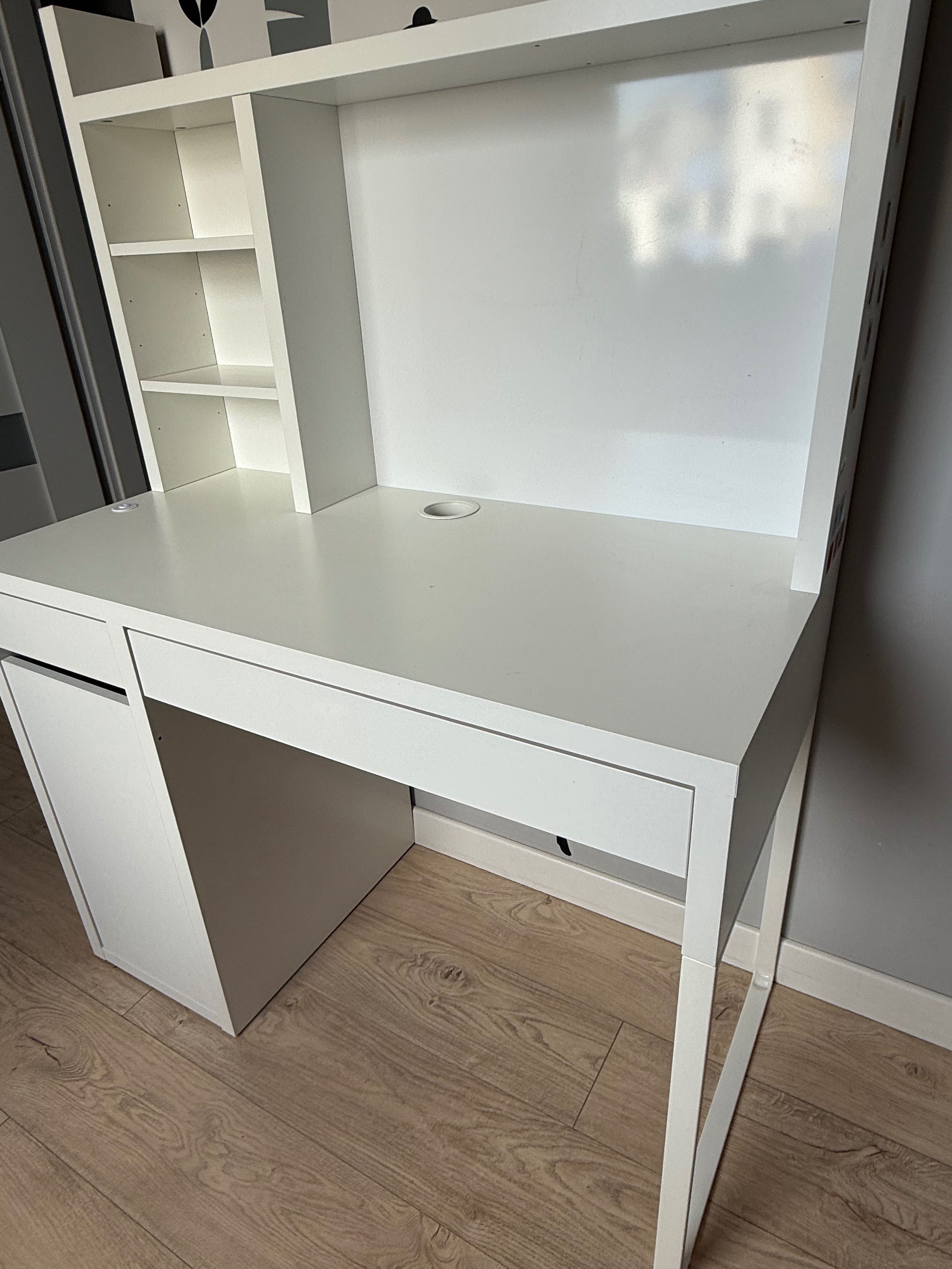 Biurko Ikea Micke z nadstawka