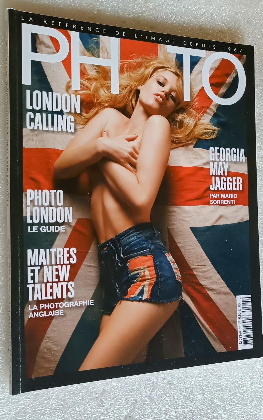 Revista photo filha do cantor Mick jagger na capa