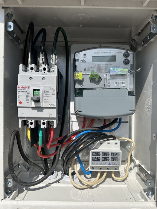 Реле напруги з пультом напряжения 3фази під зелений тариф