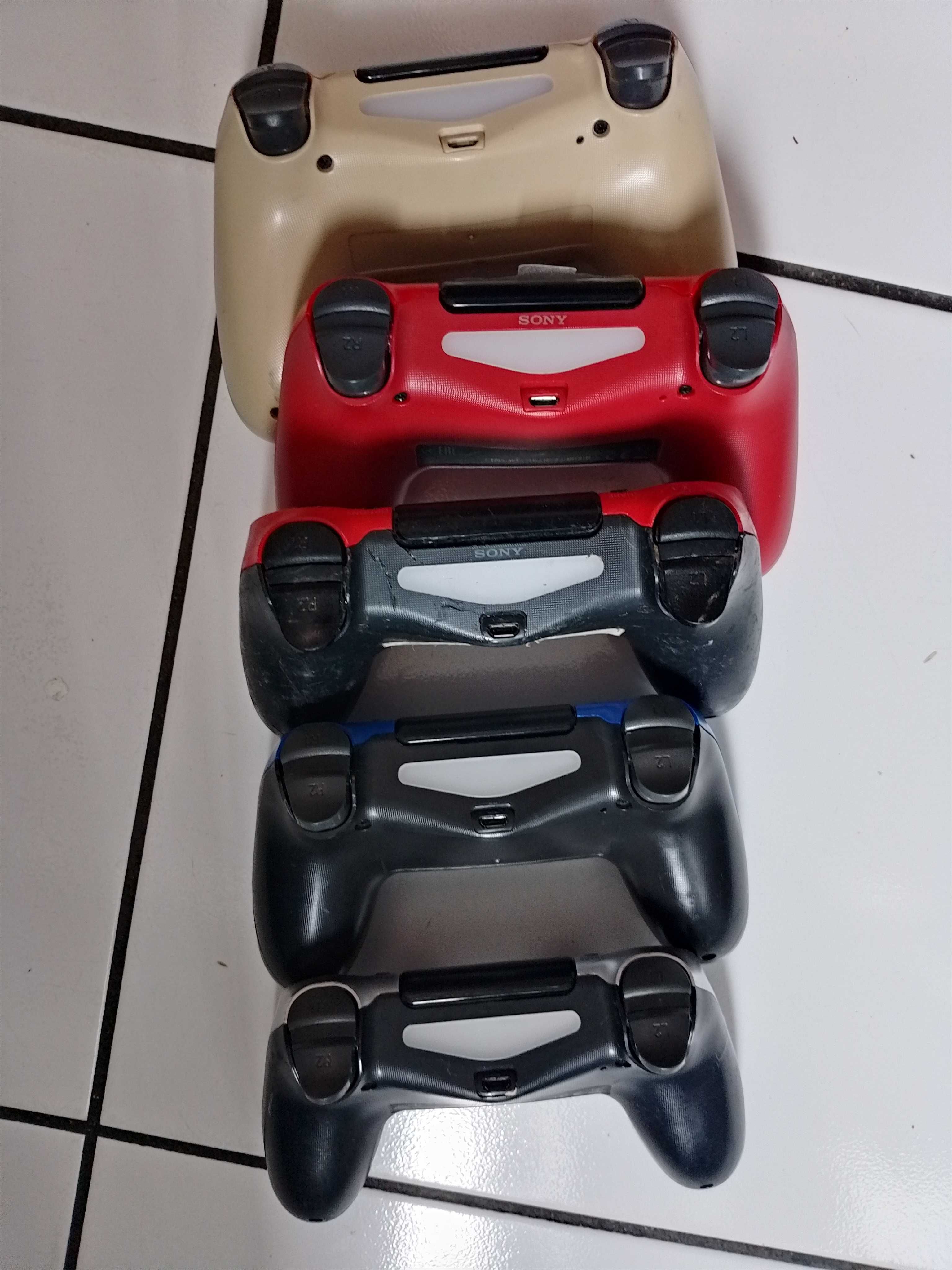 Zestaw 5 padów PlayStation 4 wszystko jak na zdjęciach .
