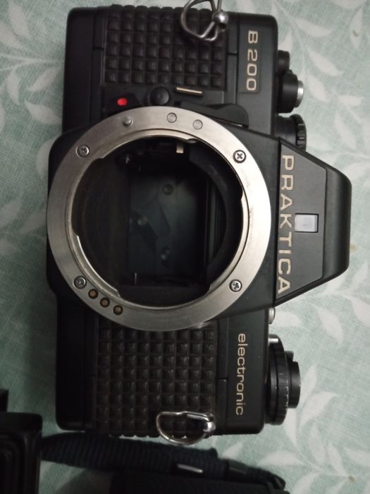 Quatro máquinas fotográficas. a Yashica está a funcionar,