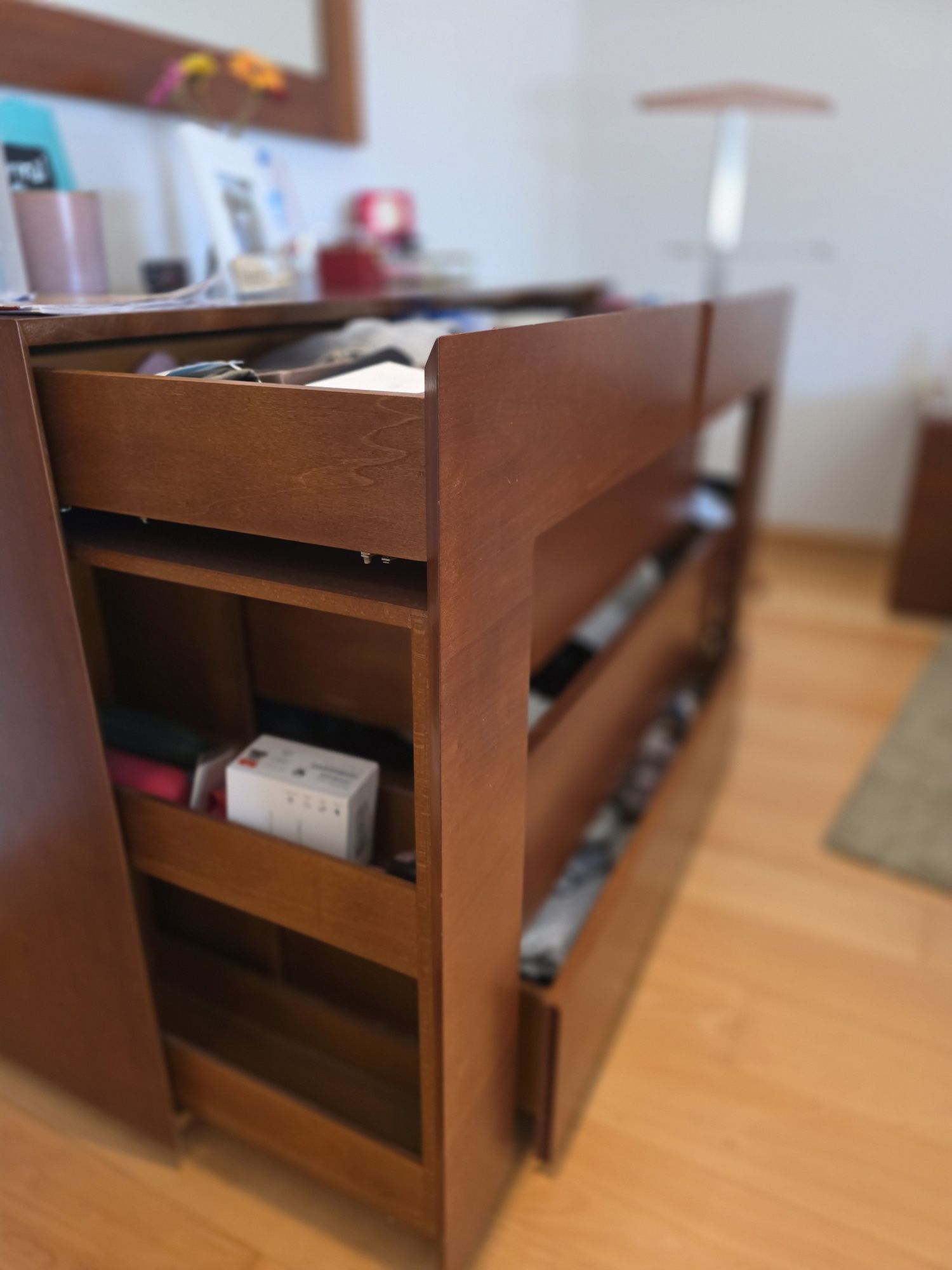 Quarto completo moderno king size em cerejeira massiça