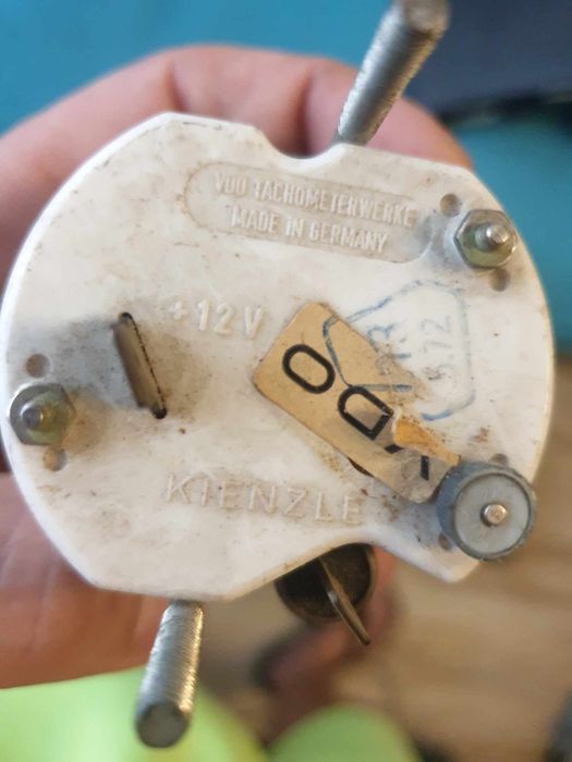 Stary zegar jest w samochodzie.vdo.klenzle