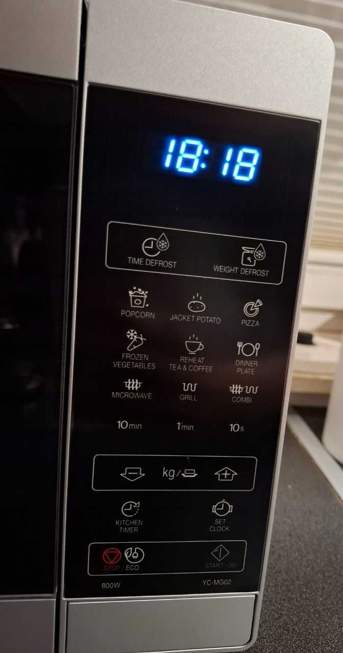Mikrofalówka Sharp 1000W z Grillem 12 Programów Srebrna Wysoka Moc