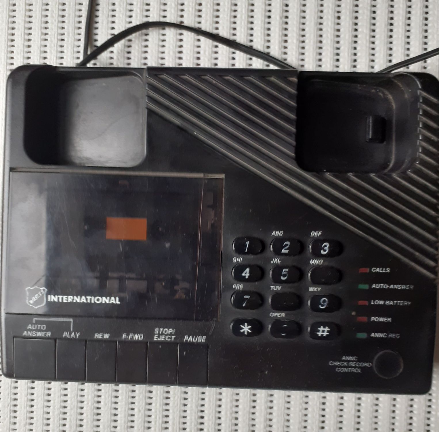 Telefon z sekretarką model PMX 108T.