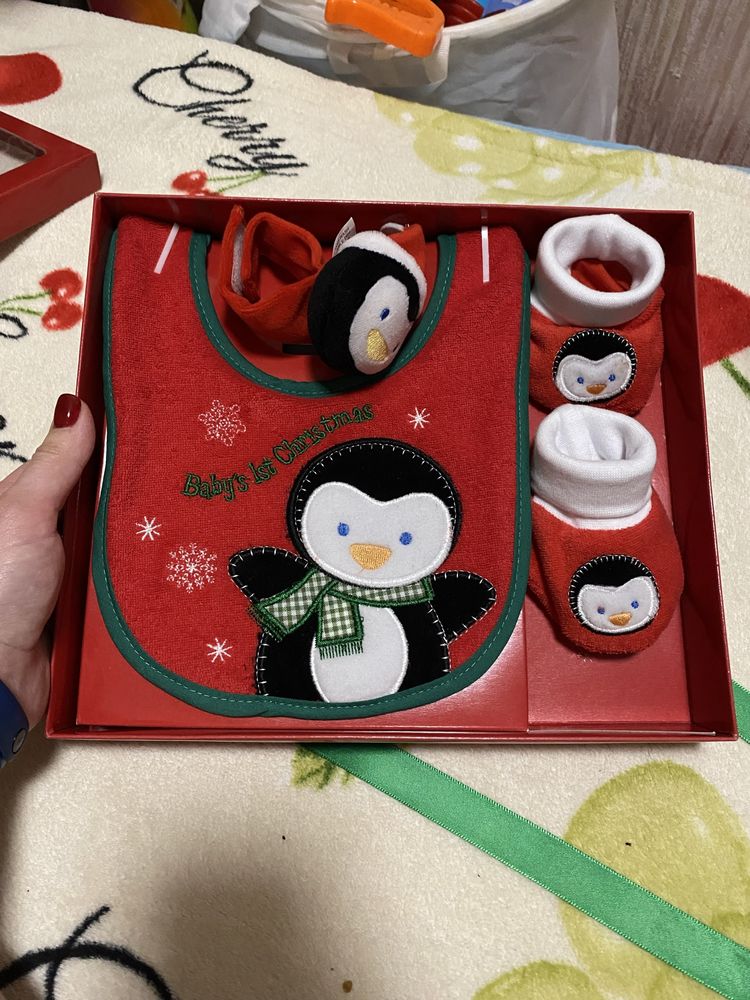 Набір подарунковий для немовлят слюнявчик чопики іграшка сніговик