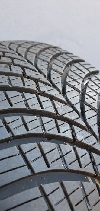 225/45/18 Goodyear Demo