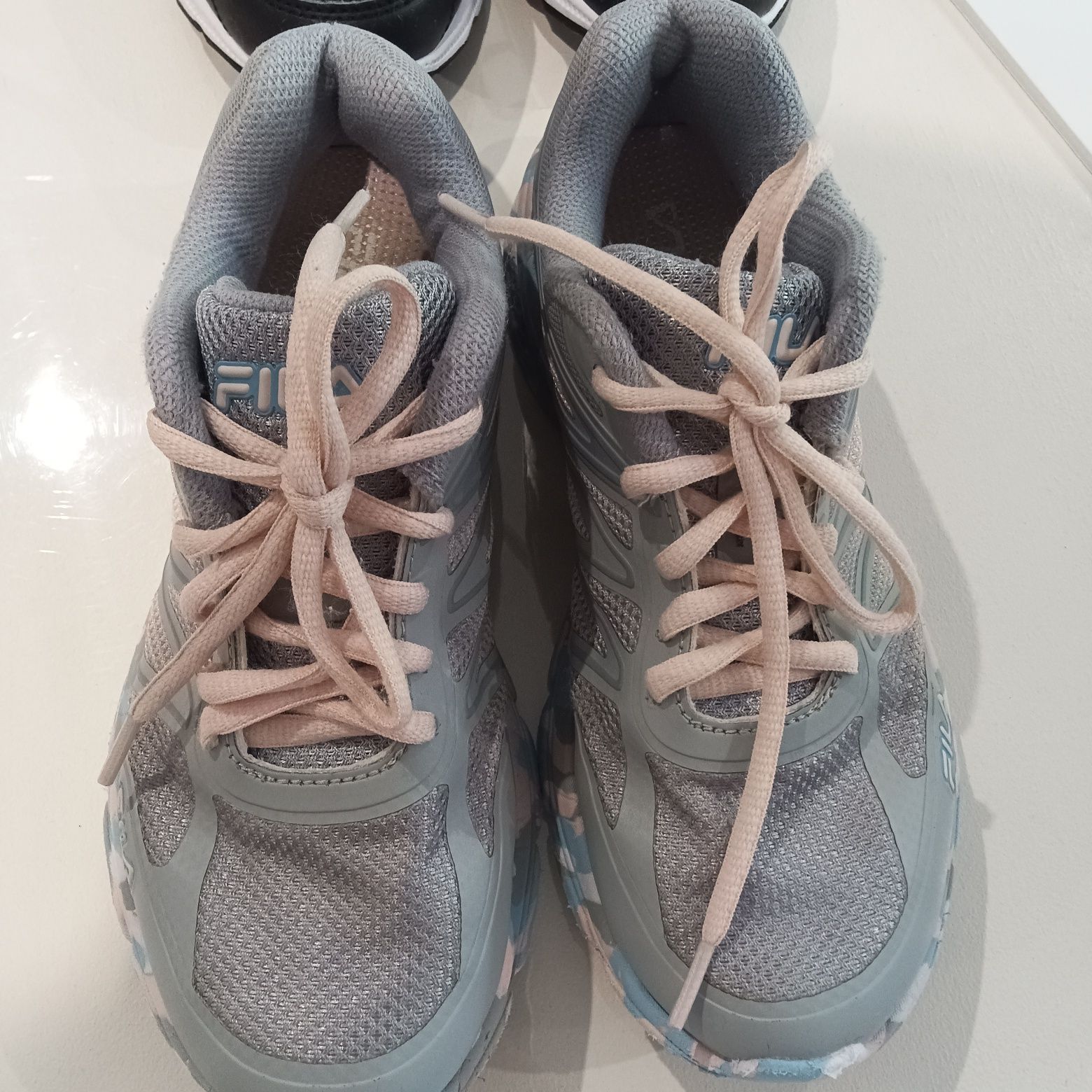 2 pares de ténis infantil