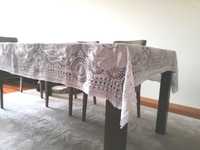 Toalha de mesa em crochet com bordados à mão + 11 guardanapos