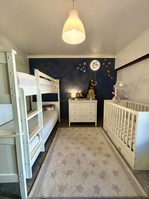 Berco  com gavetas e caixa musica de musica